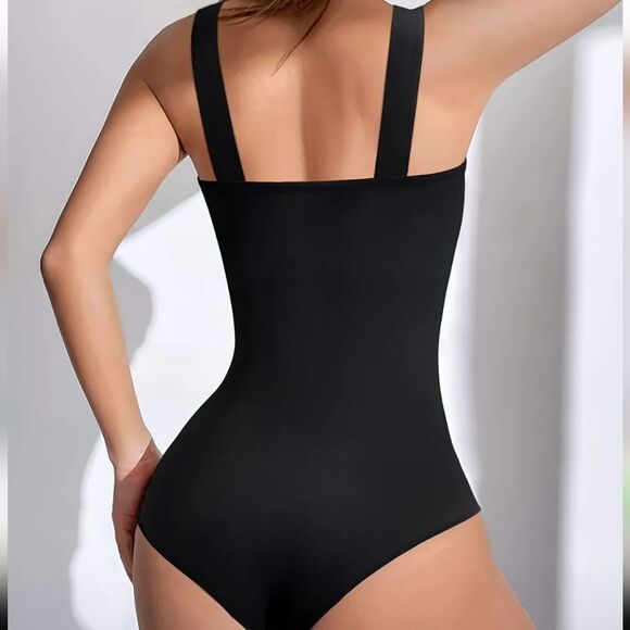 Sleek Black Asymmetrical Sleeveless Bodysuit - Picture 10 of 12